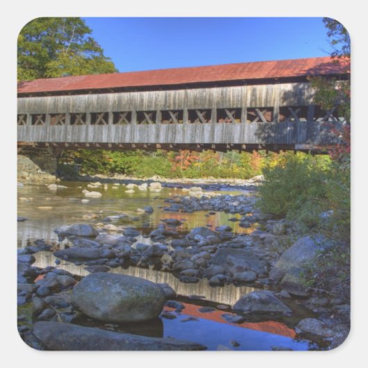 Albany überdachte Brücke über den Swift River Quadratischer Aufkleber (Vorderseite)