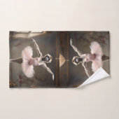 Alberne Gibbon Ballerina, die eine Pirouette macht Handtuch (Handtuch)