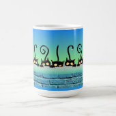 Alberne Katzen an der Wand Kaffeetasse (Mittel)
