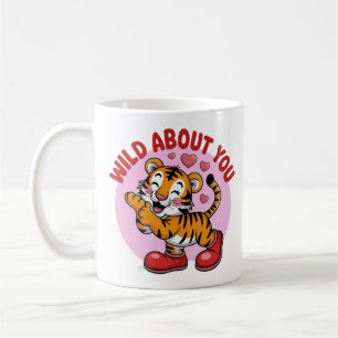 Alberner Tiger mit Riesenschuhen und Kuss Kaffeetasse
