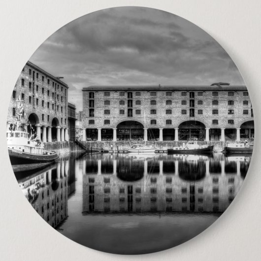 Albert Dock Liverpool Reflections Button (Vorderseite)