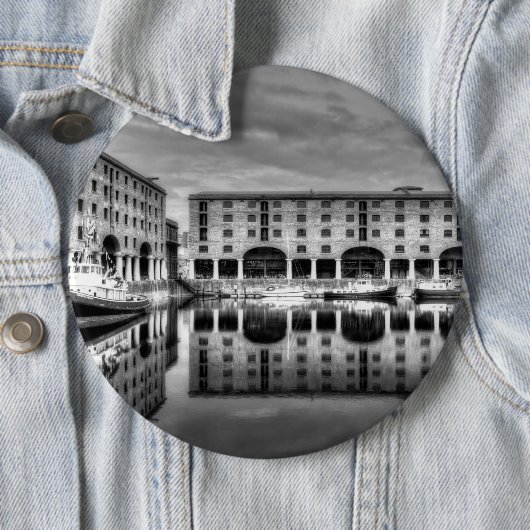 Albert Dock Liverpool Reflections Button (Beispiel)