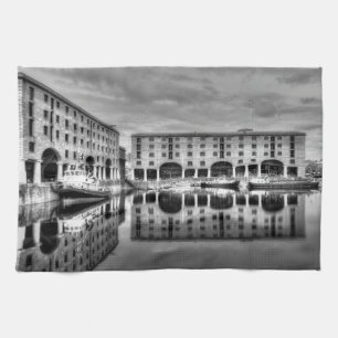 Albert Dock Liverpool Reflections Geschirrtuch