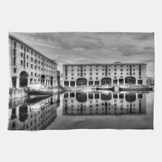 Albert Dock Liverpool Reflections Geschirrtuch (Horizontal)
