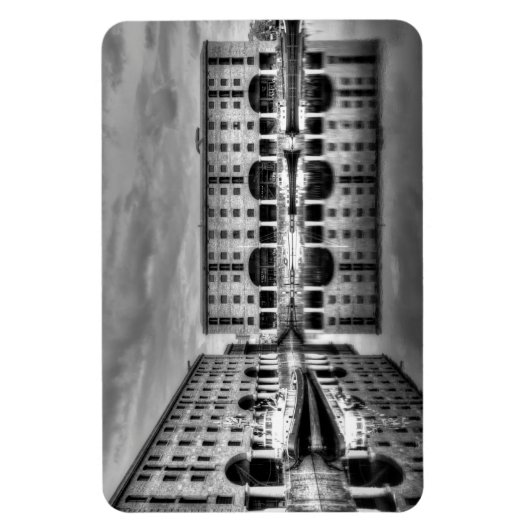 Albert Dock Liverpool Reflections Magnet (Vertikal)
