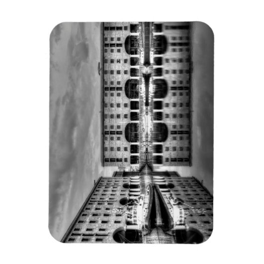 Albert Dock Liverpool Reflections Magnet (Vertikal)