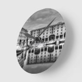 Albert Dock Liverpool Reflections Runde Wanduhr (Winkel)