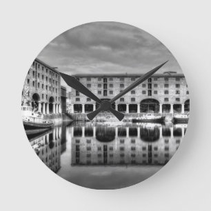 Albert Dock Liverpool Reflections Runde Wanduhr