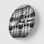 Albert Dock Liverpool Runde Wanduhr (Winkel)