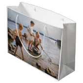 Albert Edelfelt - Jungs, die an der Küste spielen Große Geschenktüte (Rückseite Schrägansicht)