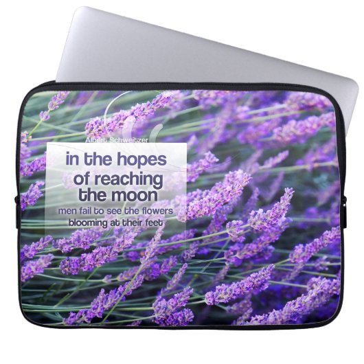 Albert Schweitzer Inspiration Zitat "Blume" Laptopschutzhülle (Vorderseite)