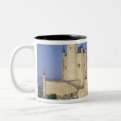 Alcazar, Segovia, Kastilien Leon, Spanien Zweifarbige Tasse (Links)