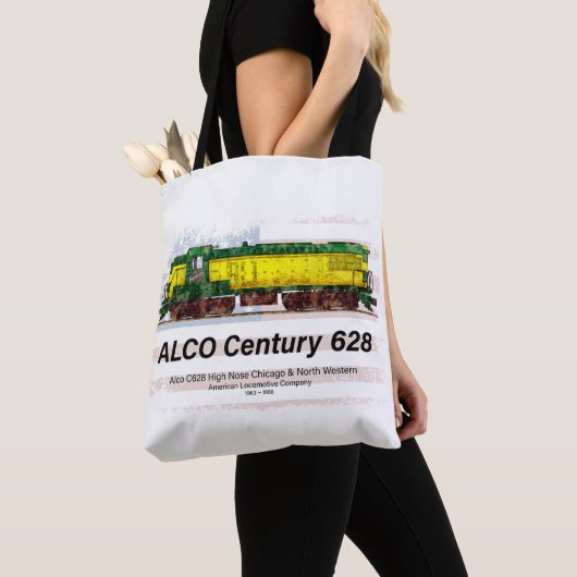 Alco C-628 Diesel Locomotive und amerikanische Fla Tasche (Von Nahem)