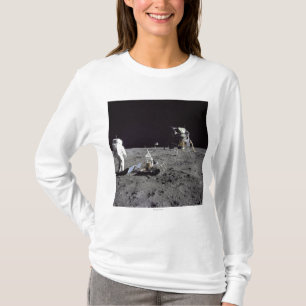 Aldrin betrachtet zurück Ruhe-Basis T-Shirt