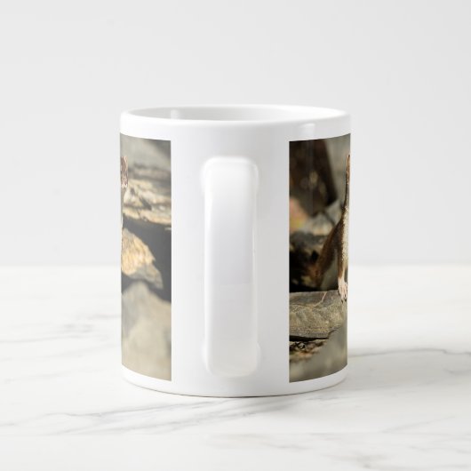 Alert Weasel Jumbo-Tasse (Rückseite)