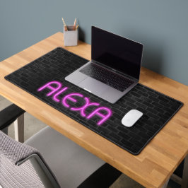 ALEXA in PINK Neon Leuchten auf Ziegel Schreibtischunterlage