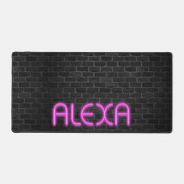 ALEXA in PINK Neon Leuchten auf Ziegel Schreibtischunterlage