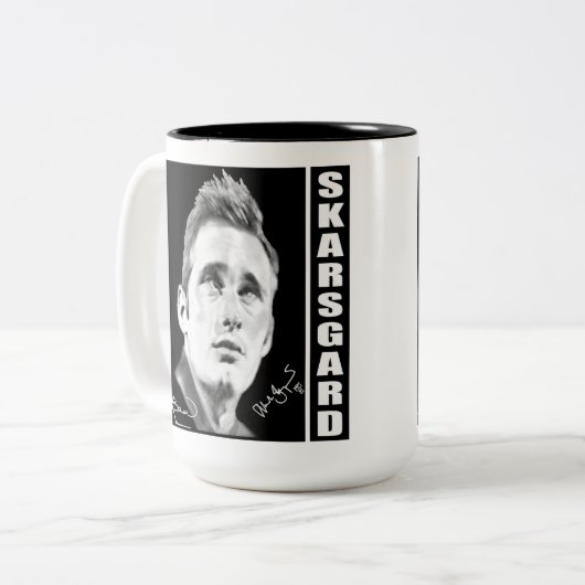 Alexander Skarsgard durch Kristin Bauer Zweifarbige Tasse (Vorderseite Links)