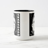 Alexander Skarsgard durch Kristin Bauer Zweifarbige Tasse (Mittel)