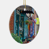 Alexandria VA - Restaurant mit braunem Markisen Keramik Ornament (Rechts)