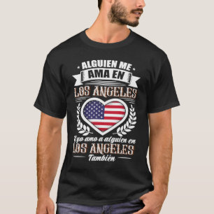 Alguien Me Ama En Los Ángeles California T-Shirt