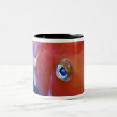 Alias der Blut-Papagei oder der blutige Papagei Zweifarbige Tasse (Mittel)