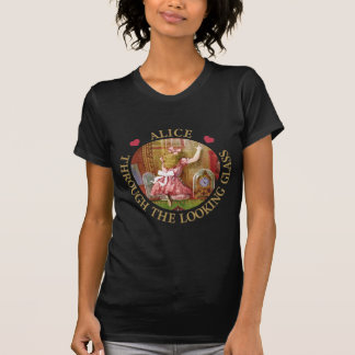 Alice durch das aussehende Glas T-Shirt