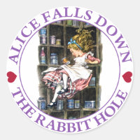 Alice fällt durch das Kaninchenloch in das Wunderl