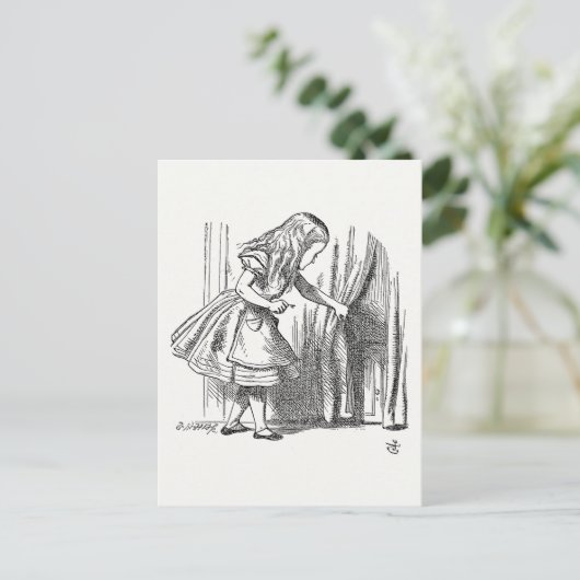 Alice im Wunderland - Alice sucht nach der Tür Postkarte (Stehend Vorderseite)