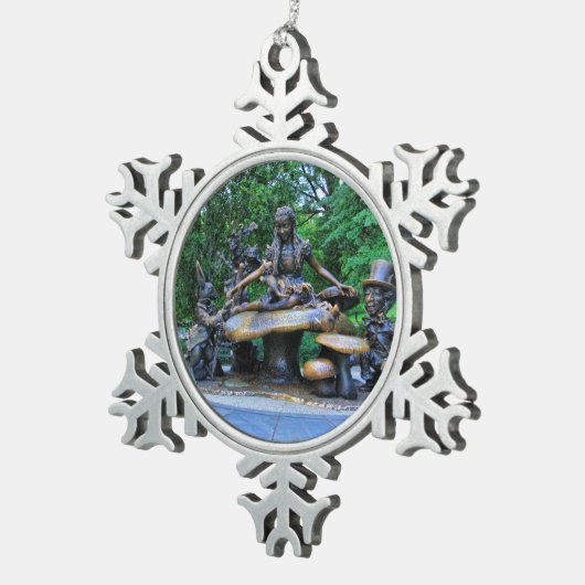 Alice im Wunderland - Central Park NYC #2 Schneeflocken Zinn-Ornament (Rechts)