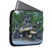 Alice im Wunderland - Central Park NYC Laptopschutzhülle (Vorne Rechts)