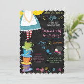 Alice im Wunderland Chalkboard Geburtstag Einladun Einladung (Stehend Vorderseite)