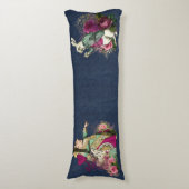 Alice im Wunderland-Charaktere auf blauem Denim Seitenschläferkissen (Vorderseite Vertikal)