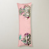 Alice im Wunderland-Charaktere auf Rosa und Gold Seitenschläferkissen (Rückseite (Vertikal))