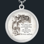 Alice im Wunderland; Cheshire-Katze mit Alice Versilberte Kette<br><div class="desc">Feenhafte Geschichten der Vintagen Illustration und Kinderzimmerreimbild von Alice mit der Cheshire-Katze durch John Tenniel in Lewis Carroll Alices Abenteuern in Märchenland,  1865,  ein Text-entworfener Dialog eingeschlossen. "Wir sind alle hier" wütend:) ist Entwurf auf einem alten Hintergrund des Pergaments (Grafik),  der removeable ist,  Ihre ideale kundenspezifische Farbe zu addieren.</div>
