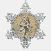 Alice im Wunderland Flamingo Classic Schneeflocken Zinn-Ornament (Vorderseite)