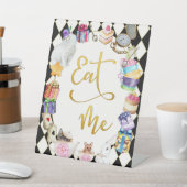 Alice im Wunderland isst Me Eigenständiges Ernähru Sockelschild (In SItu)