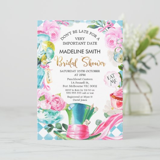 Alice im Wunderland ist kein spätes Brautparty Einladung (Stehend Vorderseite)