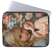 Alice im Wunderland mit rosa Flamingo Laptopschutzhülle (Vorderseite)