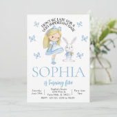 Alice im Wunderland niedliche Geburtstag Einladung (Stehend Vorderseite)