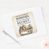 Alice im Wunderland - Tee-Party - Bonkers-Angebot Quadratischer Aufkleber (Umschlag)