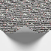 Alice im Wunderland über Schwarz-Weiß-Harlequin Geschenkpapier (Ecke)