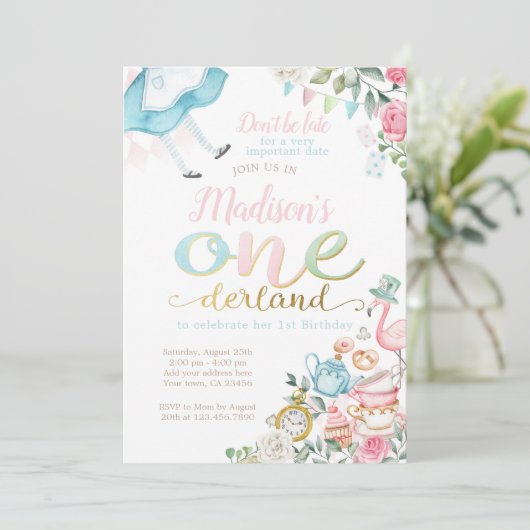Alice in ONEderland 1st Birthday Einladung (Stehend Vorderseite)