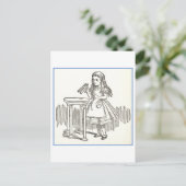 Alice mit der "Drink Me"-Flaschenabbildung Postkarte (Stehend Vorderseite)