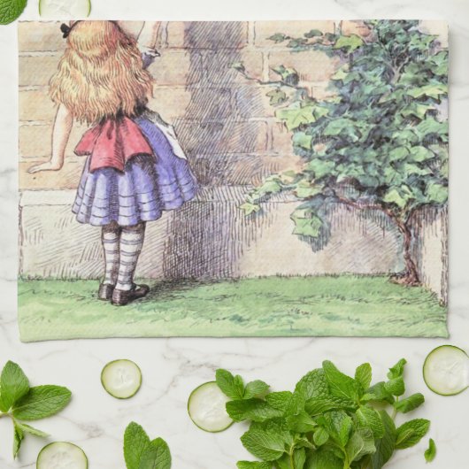 Alice trifft Humpty Dumpty Handtuch (Gefaltet)