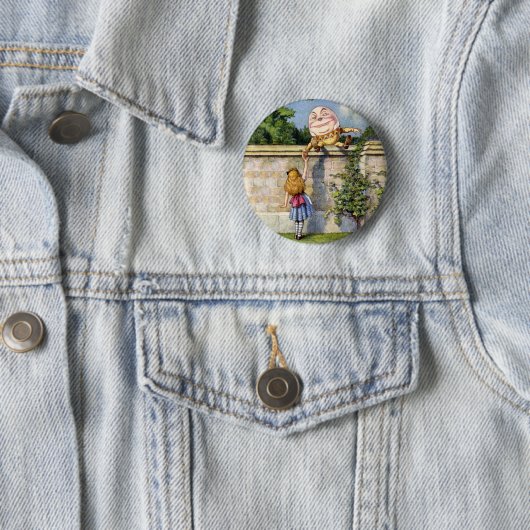 Alice trifft Humpty Dumpty in Wonderland Button (Beispiel)