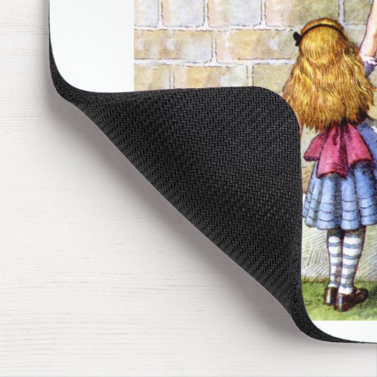 Alice trifft Humpty Dumpty in Wonderland Mousepad (Ecke)