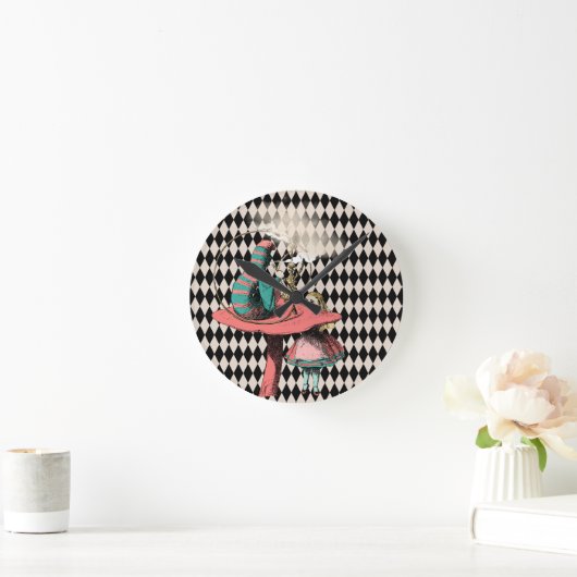 Alice und die Raupe Schwarz-weiß Blue Pink Runde Wanduhr (Zuhause)