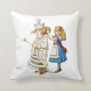 Alice und die Weiße Königin in Wonderland Kissen