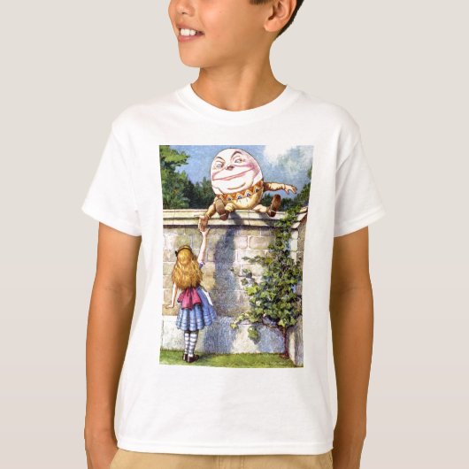 Alice und Humpty Dumpty im Märchenland T-Shirt (Vorderseite)